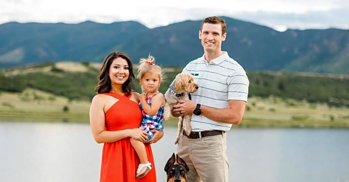 What are some creative ways to incorporate pets into family photos?