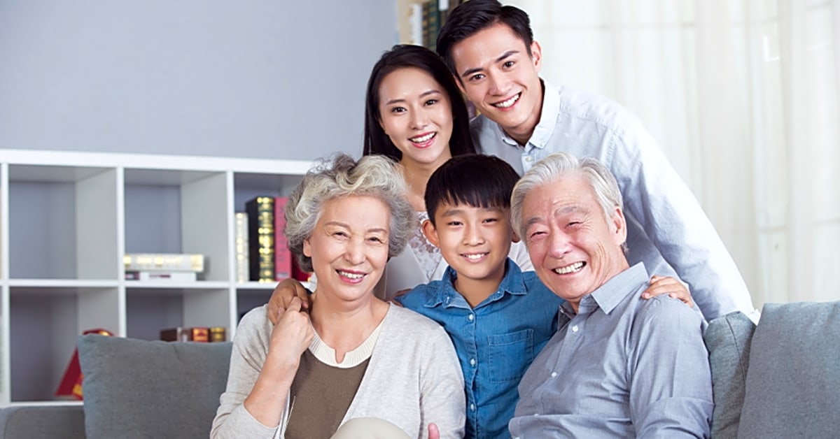How do you handle difficult or uncooperative family members during a photoshoot?
