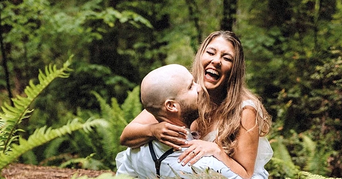 What are some important factors to consider when choosing a photographer for a family photoshoot?