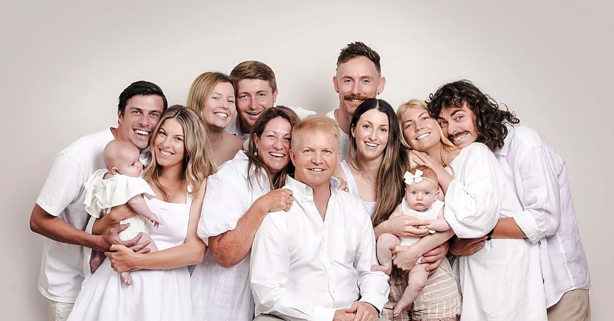 How much do photographers charge per hour for family photos?